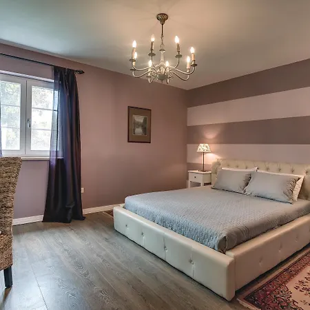 Herrliche Mit Pool, Whirlpool, Sauna, Fitnessraum,wifi Und Nur 2 Km Vom Entfernt Крница