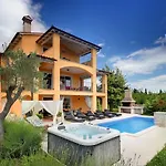 Herrliche Mit Pool, Whirlpool, Sauna, Fitnessraum,wifi Und Nur 2 Km Vom Entfernt Tatil Evi Krnica