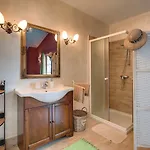 Herrliche Mit Pool, Whirlpool, Sauna, Fitnessraum,wifi Und Nur 2 Km Vom Entfernt Tatil Evi