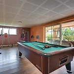 Herrliche Mit Pool, Whirlpool, Sauna, Fitnessraum,wifi Und Nur 2 Km Vom Entfernt Tatil Evi *