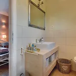 Tatil Evi Herrliche Mit Pool, Whirlpool, Sauna, Fitnessraum,wifi Und Nur 2 Km Vom Entfernt