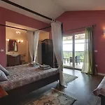 Tatil Evi Herrliche Mit Pool, Whirlpool, Sauna, Fitnessraum,wifi Und Nur 2 Km Vom Entfernt