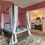 Herrliche Mit Pool, Whirlpool, Sauna, Fitnessraum,wifi Und Nur 2 Km Vom Entfernt Tatil Evi *