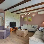 Tatil Evi Herrliche Mit Pool, Whirlpool, Sauna, Fitnessraum,wifi Und Nur 2 Km Vom Entfernt Krnica