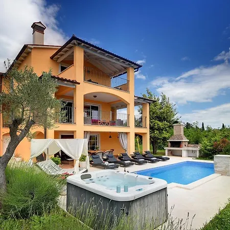 Herrliche Mit Pool, Whirlpool, Sauna, Fitnessraum,wifi Und Nur 2 Km Vom Entfernt Сasa de vacaciones Krnica