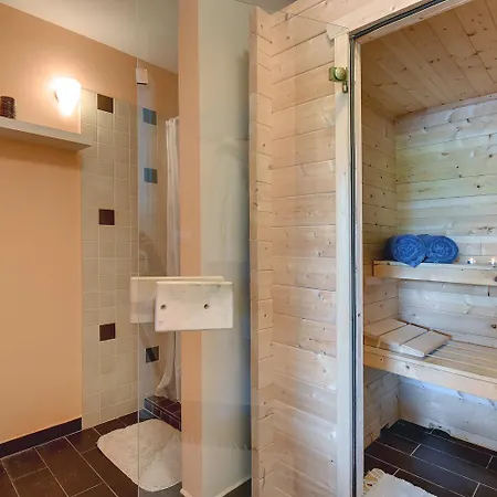 Herrliche Mit Pool, Whirlpool, Sauna, Fitnessraum,wifi Und Nur 2 Km Vom Entfernt Сasa de vacaciones Krnica