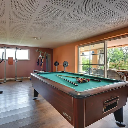 Herrliche Mit Pool, Whirlpool, Sauna, Fitnessraum,wifi Und Nur 2 Km Vom Entfernt Сasa de vacaciones *