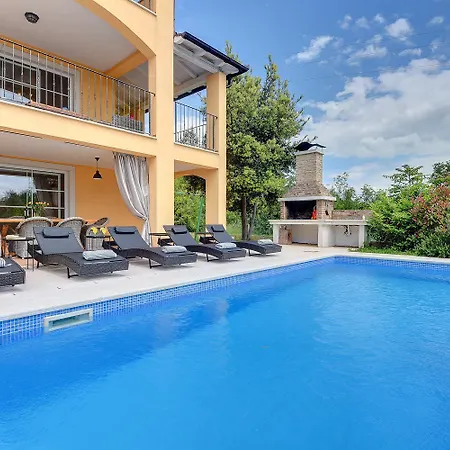 Herrliche Mit Pool, Whirlpool, Sauna, Fitnessraum,wifi Und Nur 2 Km Vom Entfernt Krnica