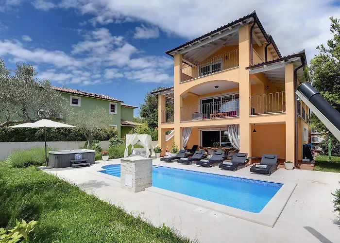 Prázdninový dům Herrliche Mit Pool, Whirlpool, Sauna, Fitnessraum,wifi Und Nur 2 Km Vom Entfernt