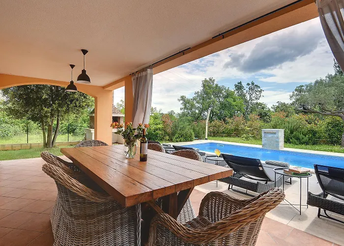 Herrliche Mit Pool, Whirlpool, Sauna, Fitnessraum,wifi Und Nur 2 Km Vom Entfernt Krnica