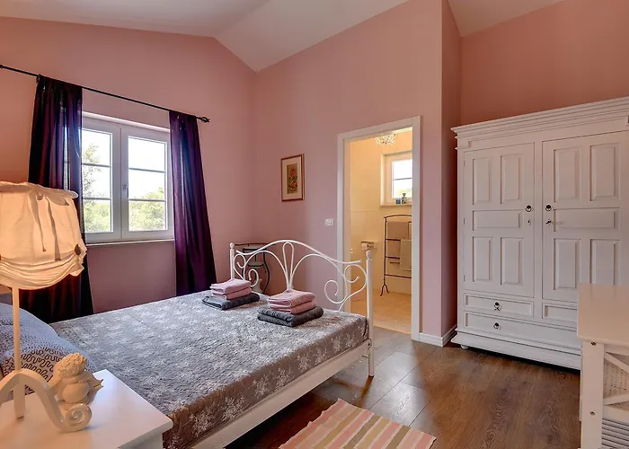 Herrliche Mit Pool, Whirlpool, Sauna, Fitnessraum,wifi Und Nur 2 Km Vom Entfernt * Krnica