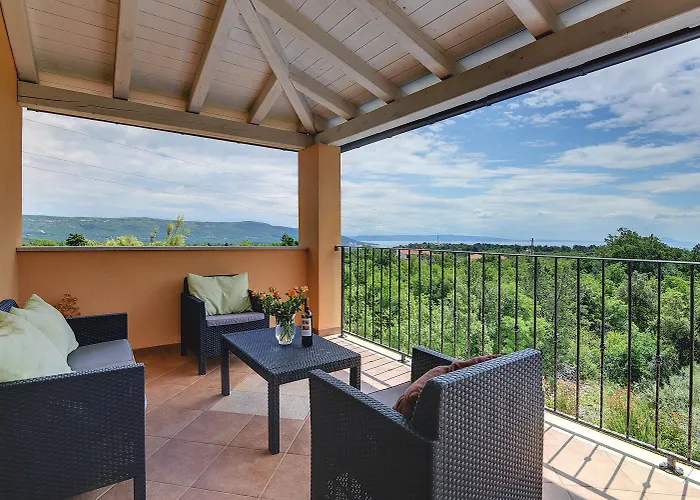 Herrliche Mit Pool, Whirlpool, Sauna, Fitnessraum,wifi Und Nur 2 Km Vom Entfernt Prázdninový dům *