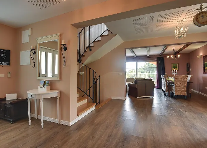 Prázdninový dům Herrliche Mit Pool, Whirlpool, Sauna, Fitnessraum,wifi Und Nur 2 Km Vom Entfernt *